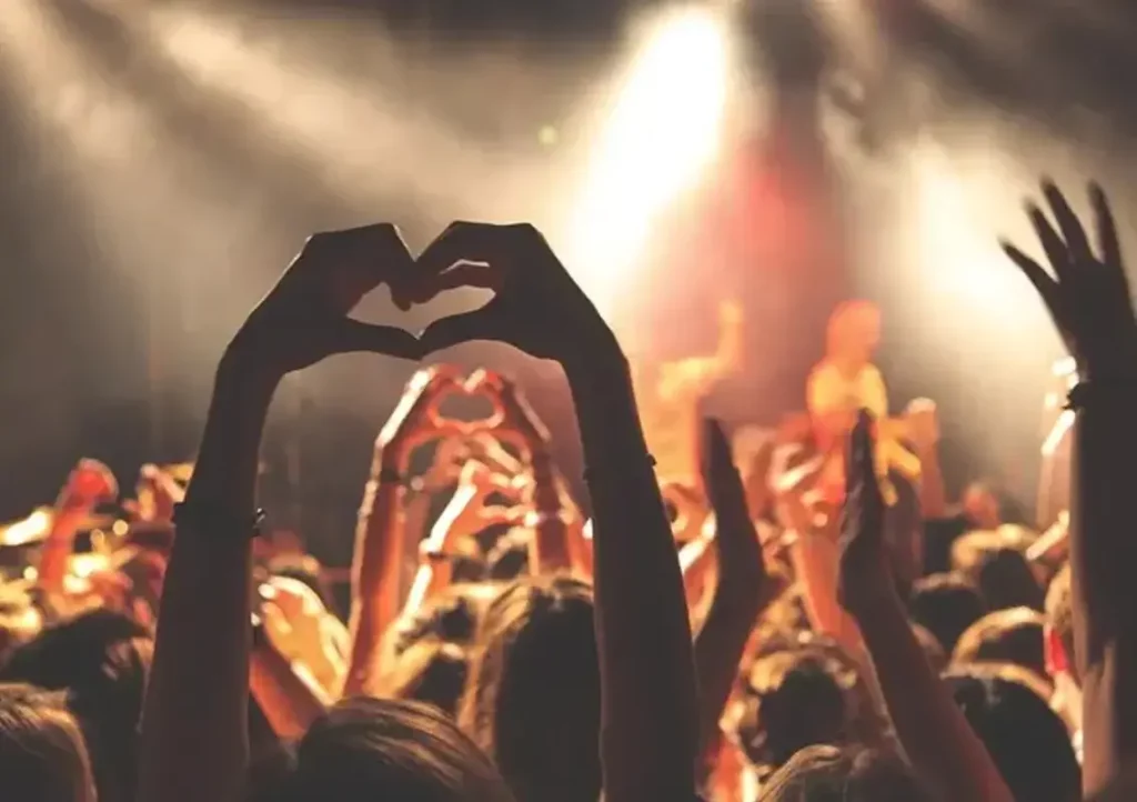 tentang first backdrop